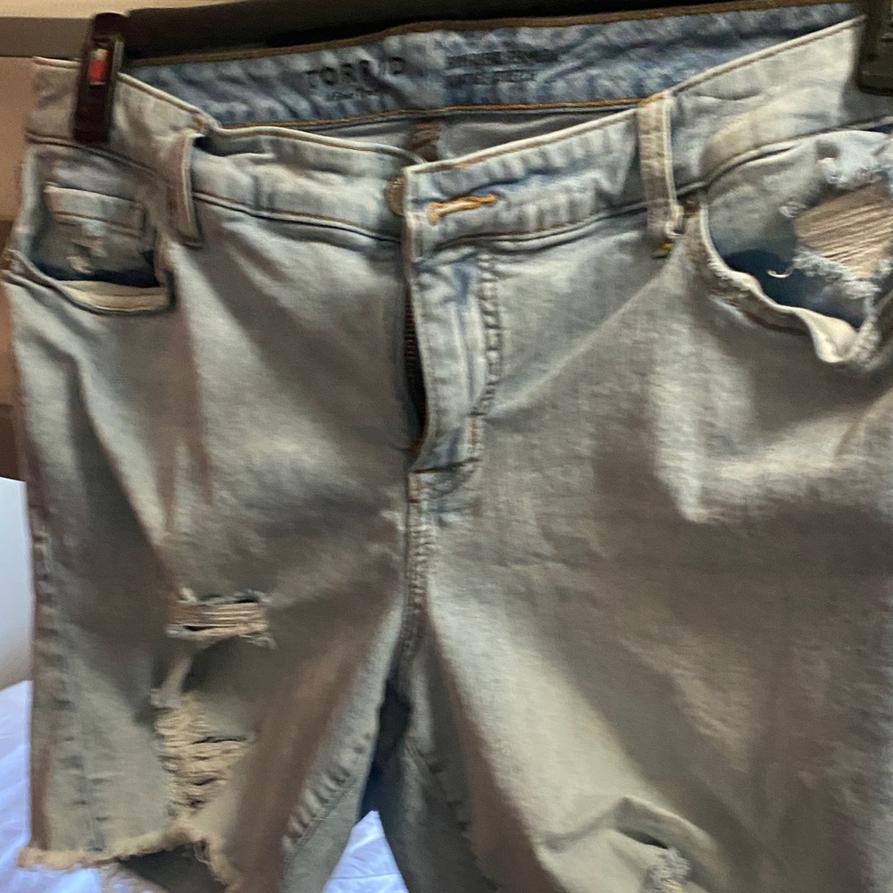 Women’s Light Blue Distressed Bermuda shorts